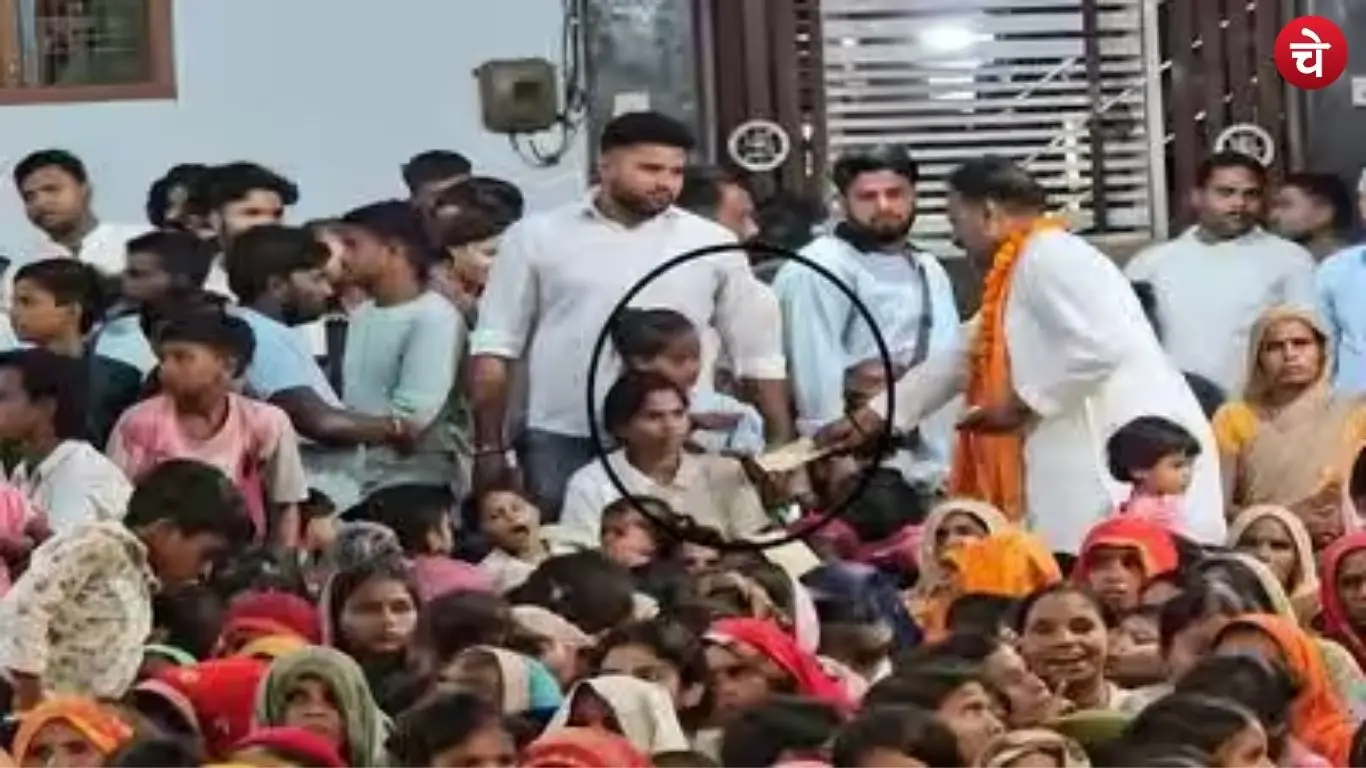 Video of BJP leader Devendra Bhardwaj distributing currency notes at a Ramlila in Bulandshahr goes viral